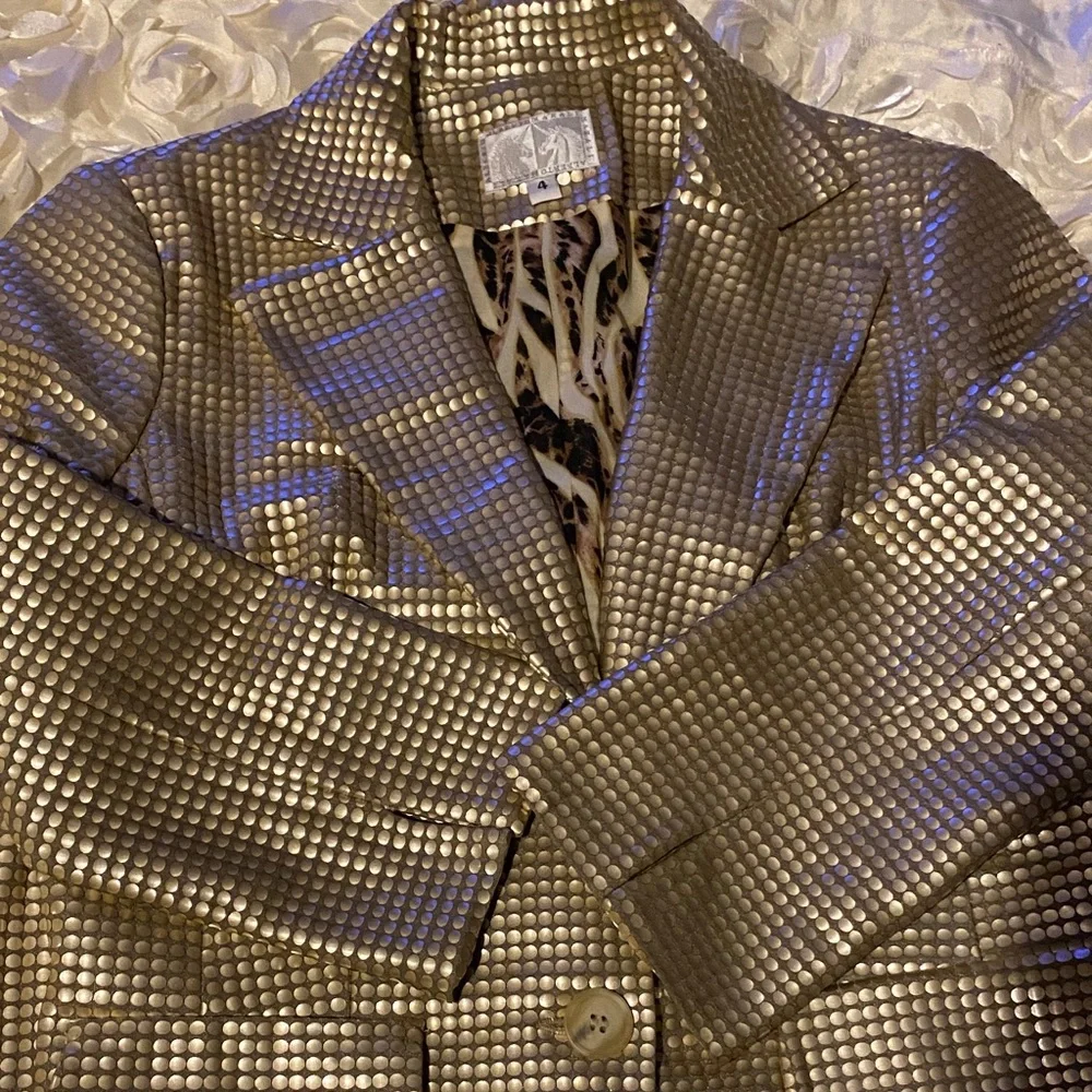 Alberto Makali Gold Blazer & Skirt - Picture 2 of 9